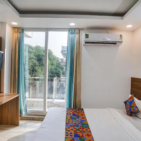 Fabhotel Unique Stay Ноида Екстериор снимка