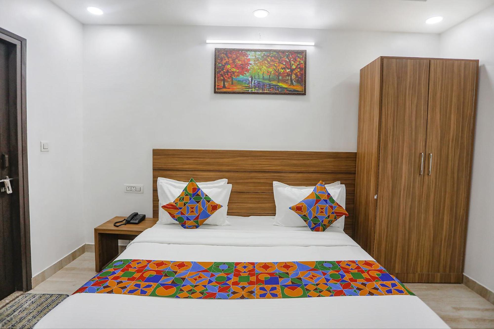 Fabhotel Unique Stay Ноида Екстериор снимка